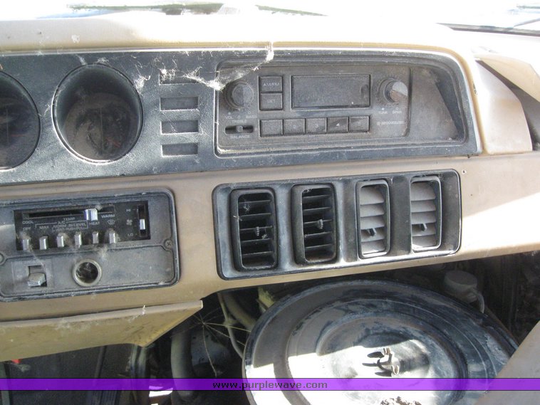 image for item 7878 1986 Dodge Ram Wagon B350
