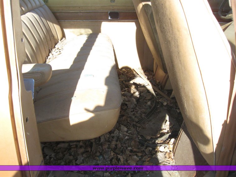 image for item 7878 1986 Dodge Ram Wagon B350