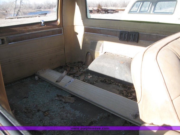 image for item 7878 1986 Dodge Ram Wagon B350