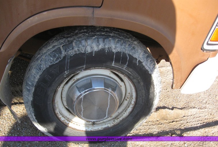 image for item 7878 1986 Dodge Ram Wagon B350