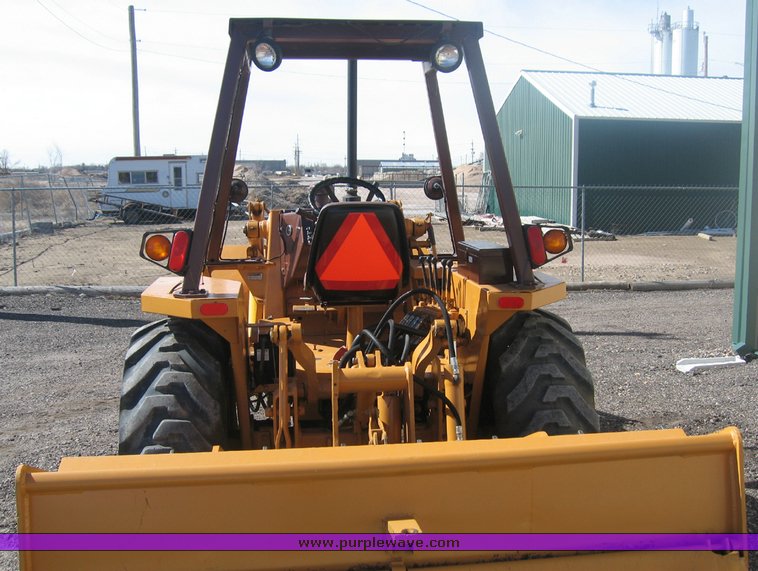 image for item 9003 1986 Case 480E LL tractor with loader