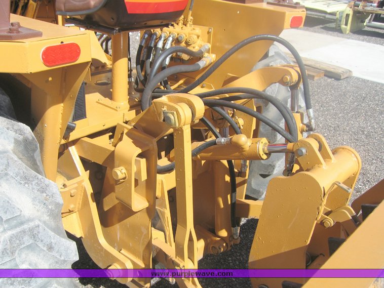 image for item 9003 1986 Case 480E LL tractor with loader