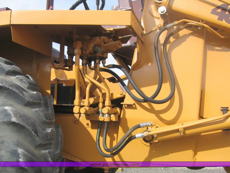 image for item 9003 1986 Case 480E LL tractor with loader