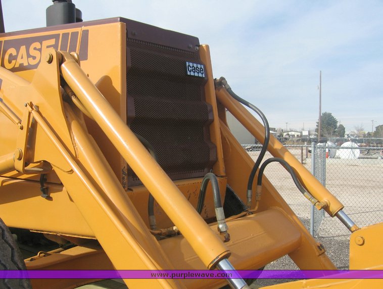 image for item 9003 1986 Case 480E LL tractor with loader