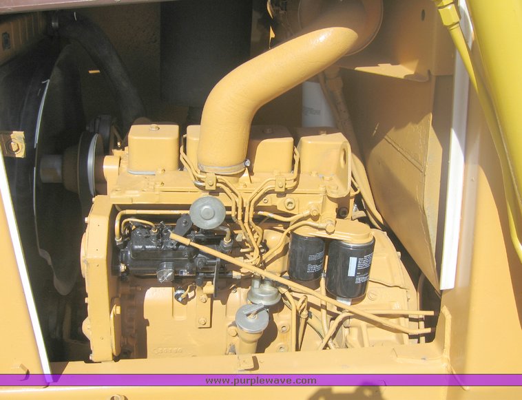 image for item 9003 1986 Case 480E LL tractor with loader