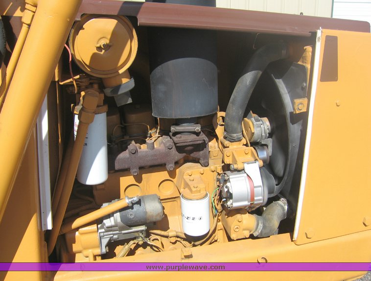 image for item 9003 1986 Case 480E LL tractor with loader