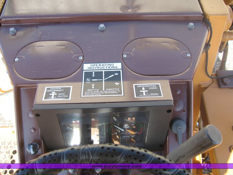 image for item 9003 1986 Case 480E LL tractor with loader