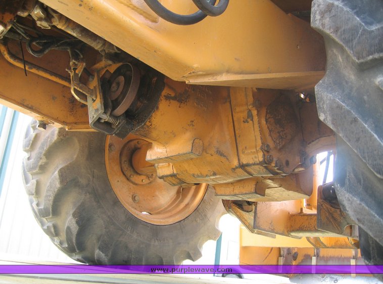 image for item 9003 1986 Case 480E LL tractor with loader