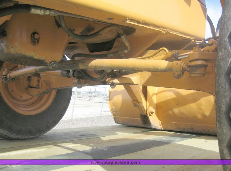 image for item 9003 1986 Case 480E LL tractor with loader