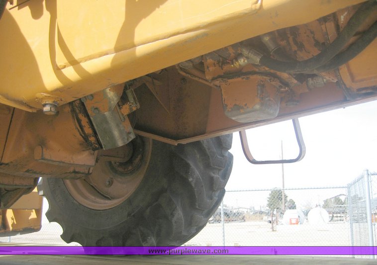 image for item 9003 1986 Case 480E LL tractor with loader