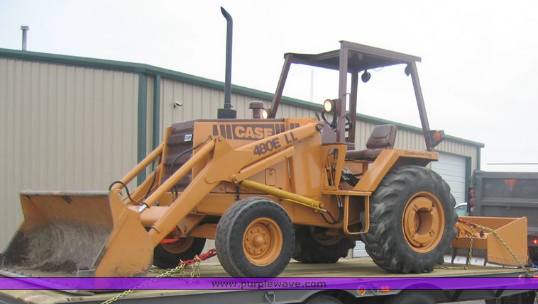 image for item 9003 1986 Case 480E LL tractor with loader