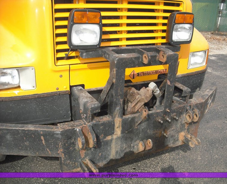 image for item 3246 1992 International 4900 4x2 truck with dumpbed and tailgate spreader