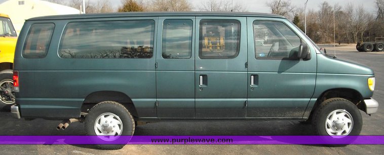 image for item 3247 1995 Ford Club Wagon E350 HD cargo van