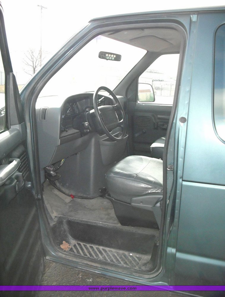 image for item 3247 1995 Ford Club Wagon E350 HD cargo van
