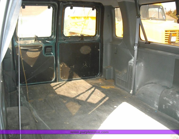 image for item 3247 1995 Ford Club Wagon E350 HD cargo van