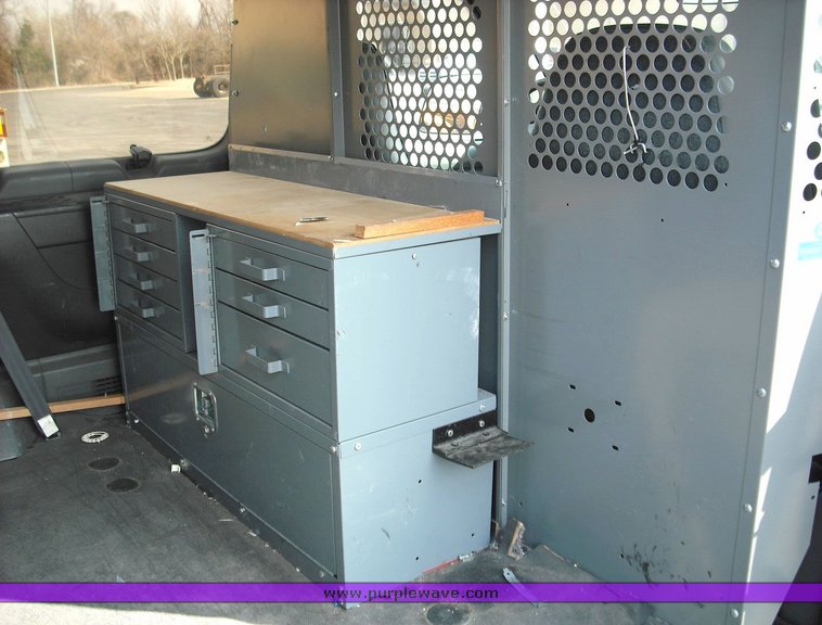 image for item 3247 1995 Ford Club Wagon E350 HD cargo van