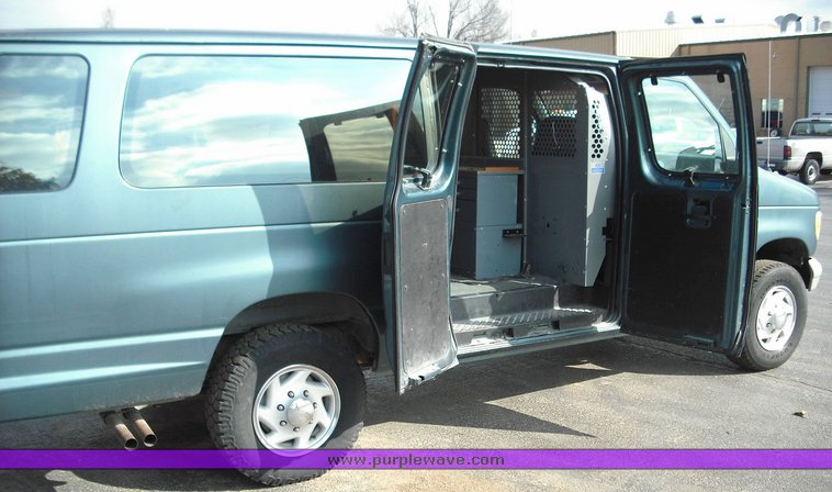 image for item 3247 1995 Ford Club Wagon E350 HD cargo van