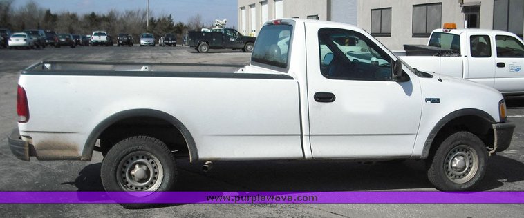 image for item 3248 1997 Ford F150 pickup