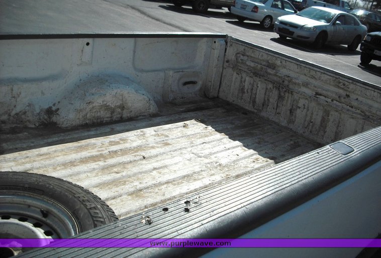 image for item 3248 1997 Ford F150 pickup