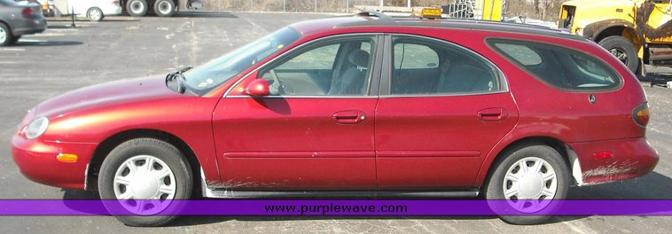image for item 3249 1997 Ford Taurus GL wagon