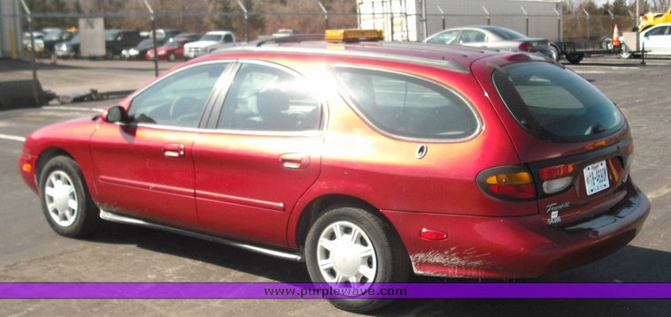image for item 3249 1997 Ford Taurus GL wagon