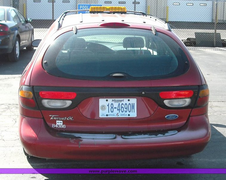 image for item 3249 1997 Ford Taurus GL wagon
