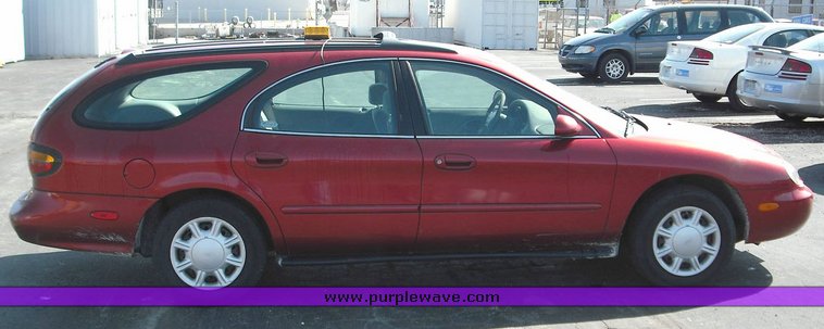 image for item 3249 1997 Ford Taurus GL wagon