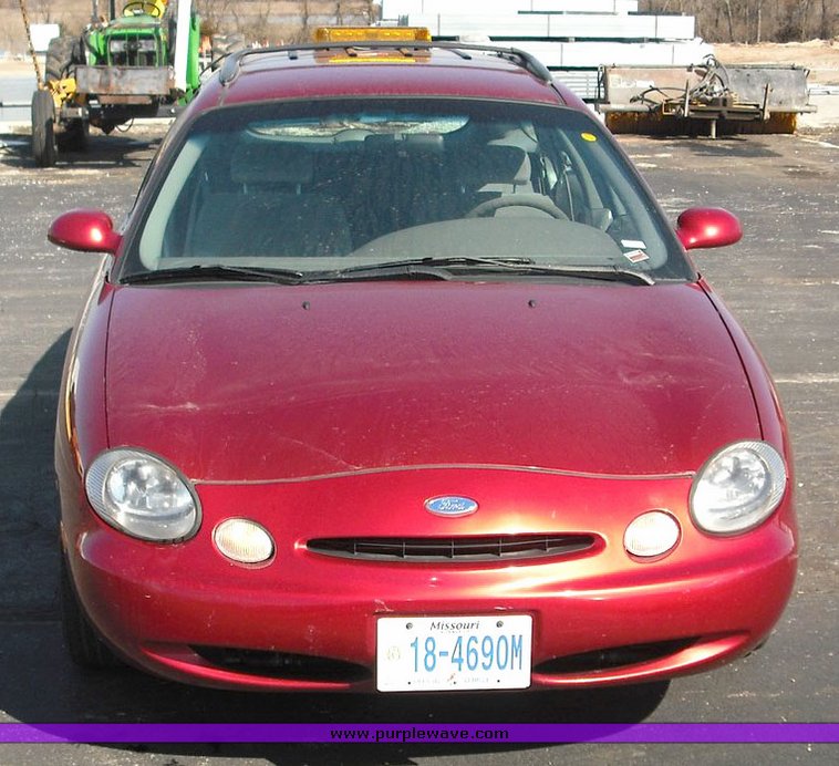 image for item 3249 1997 Ford Taurus GL wagon