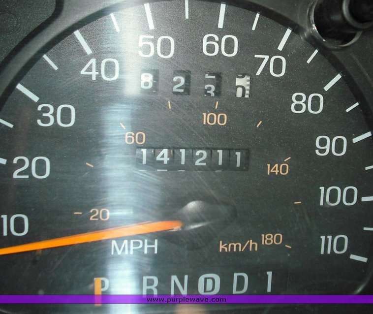 image for item 3249 1997 Ford Taurus GL wagon