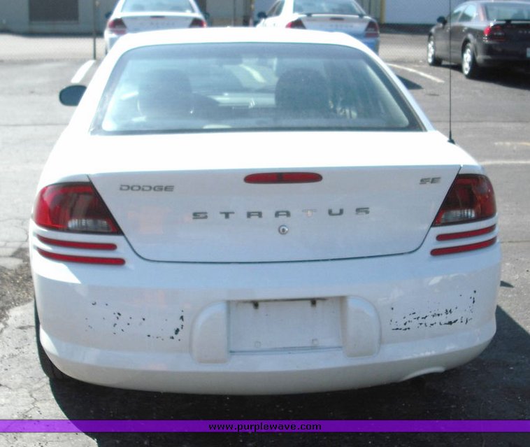 image for item 3250 2003 Dodge Stratus SE