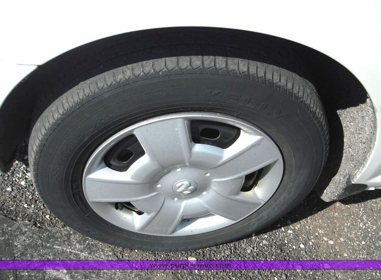 image for item 3250 2003 Dodge Stratus SE