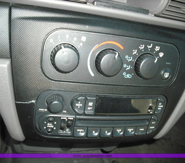 image for item 3250 2003 Dodge Stratus SE