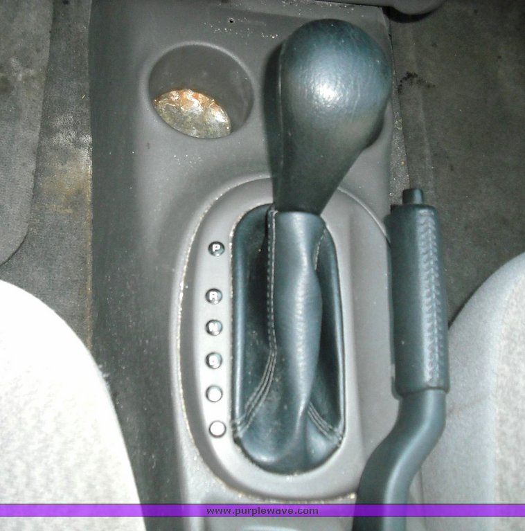 image for item 3250 2003 Dodge Stratus SE