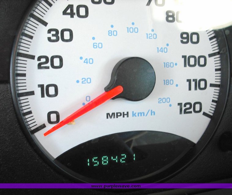 image for item 3250 2003 Dodge Stratus SE