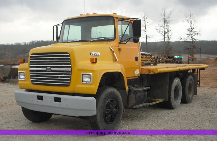 image for item 3251 1991 Ford LNT8000F flatbed truck