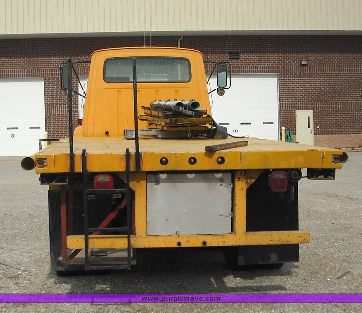 image for item 3251 1991 Ford LNT8000F flatbed truck