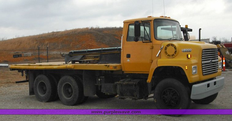 image for item 3251 1991 Ford LNT8000F flatbed truck