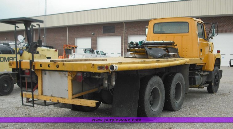 image for item 3251 1991 Ford LNT8000F flatbed truck