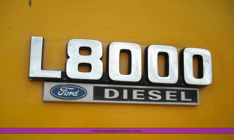 image for item 3251 1991 Ford LNT8000F flatbed truck