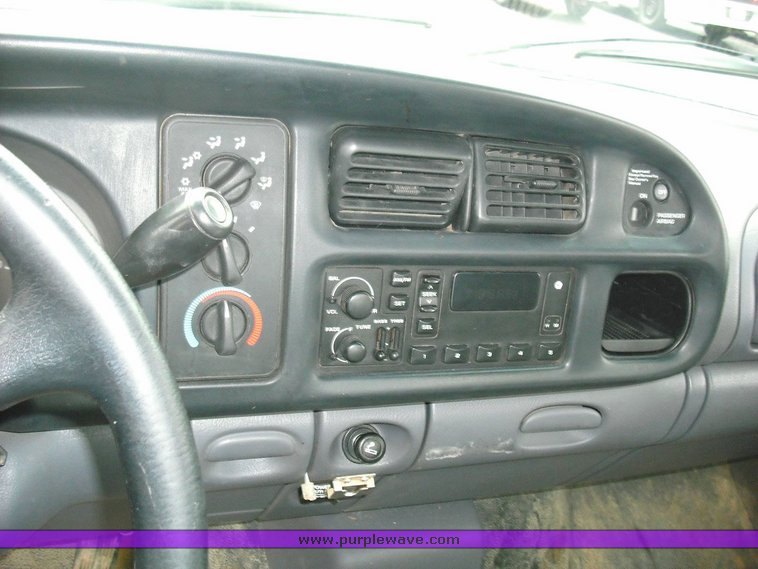 image for item 3256 1999 Dodge Ram 1500 pickup
