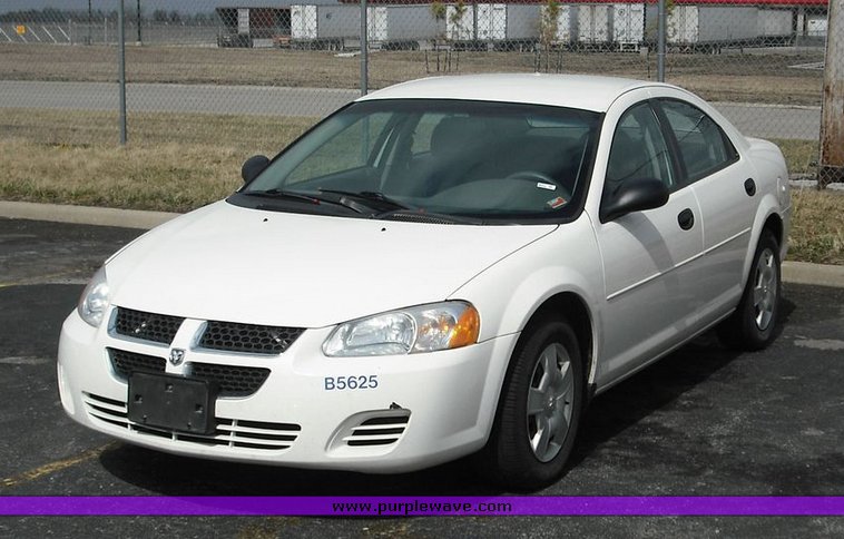 image for item 3257 2004 Dodge Stratus SE
