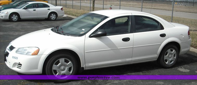 image for item 3257 2004 Dodge Stratus SE