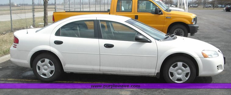 image for item 3257 2004 Dodge Stratus SE