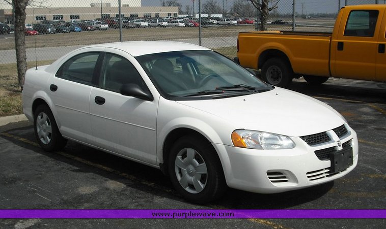 image for item 3257 2004 Dodge Stratus SE