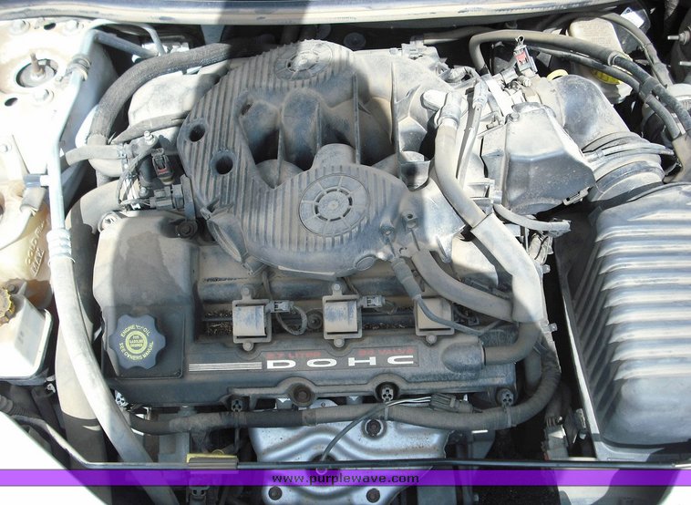 image for item 3257 2004 Dodge Stratus SE