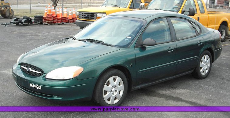 image for item 3258 2000 Ford Taurus LX