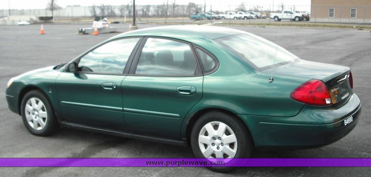image for item 3258 2000 Ford Taurus LX
