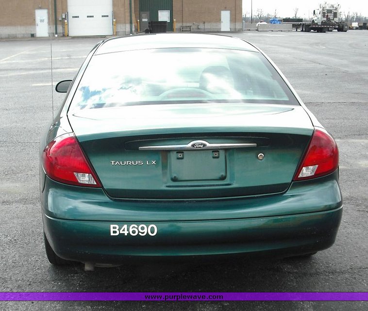 image for item 3258 2000 Ford Taurus LX