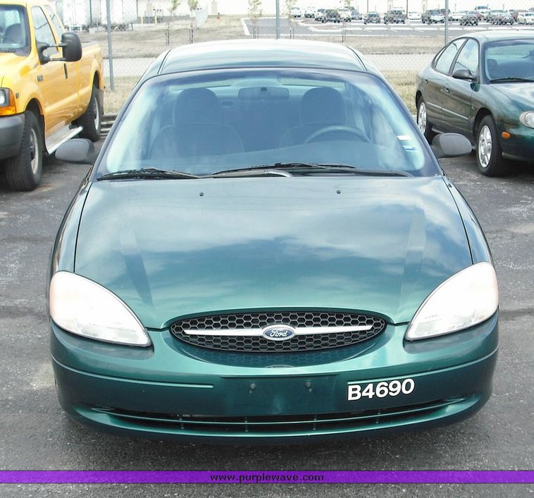 image for item 3258 2000 Ford Taurus LX