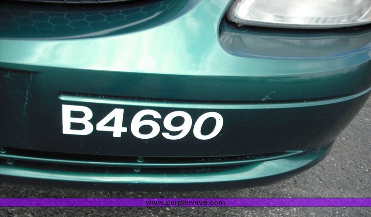 image for item 3258 2000 Ford Taurus LX